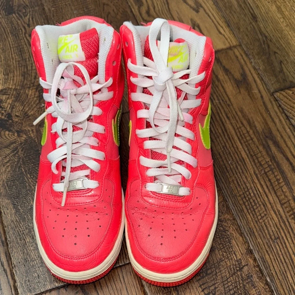 NIKE AIR FORCE Neon Pink High Top Size Women’s 8